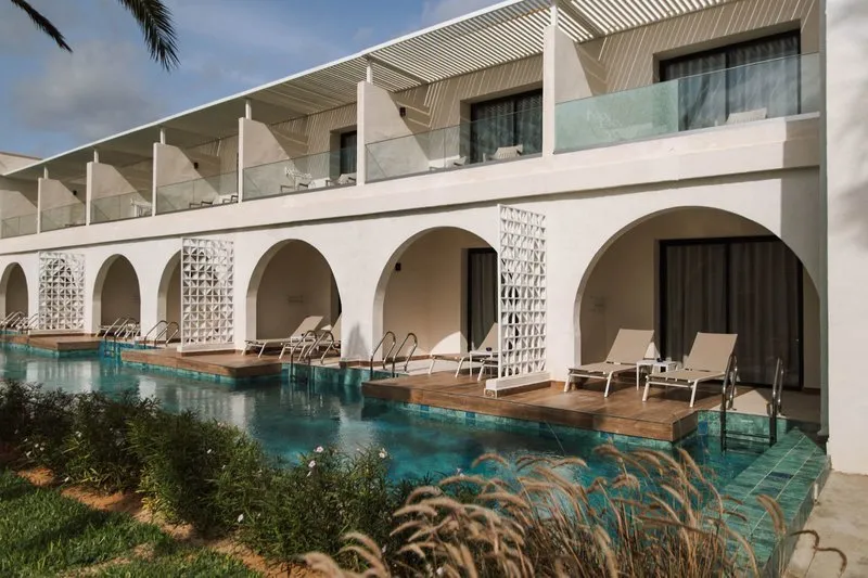 Sobe z neposrednim dostopom do bazena (swim-up sobe)