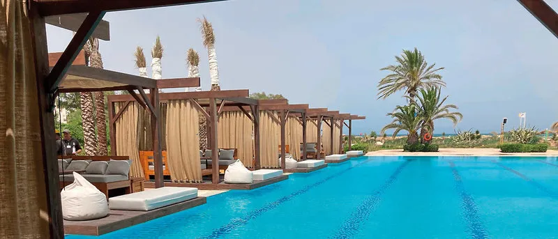 Luksuzne swim-up sobe z zasebnimi ležalniki