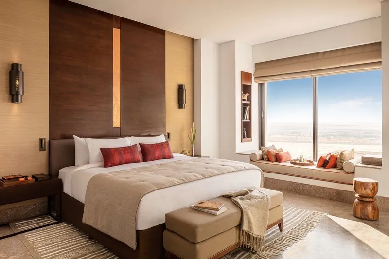 Luksuzna spalnica z razgledom na puščavo